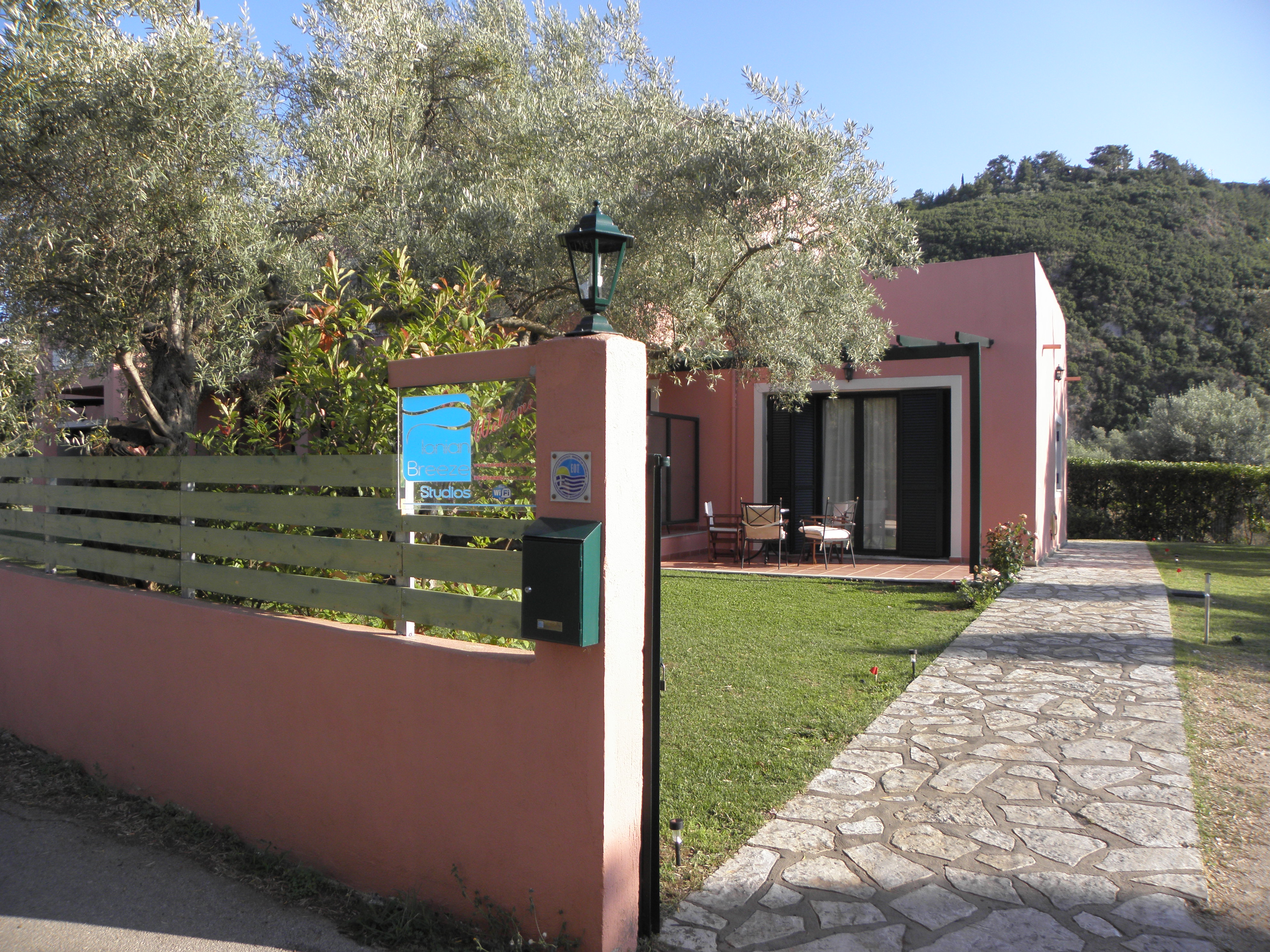 exterior (3).JPG